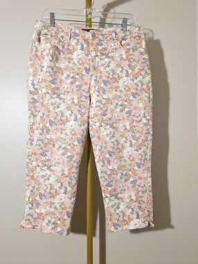 Gloria Vanderbilt Amanda Floral Print Denim Capri  - Women sz 12